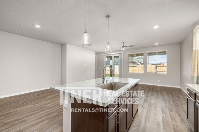 Building Photo - 4224 Roanne Wy