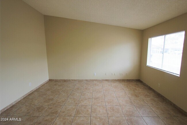 Building Photo - 4722 E Caballero St