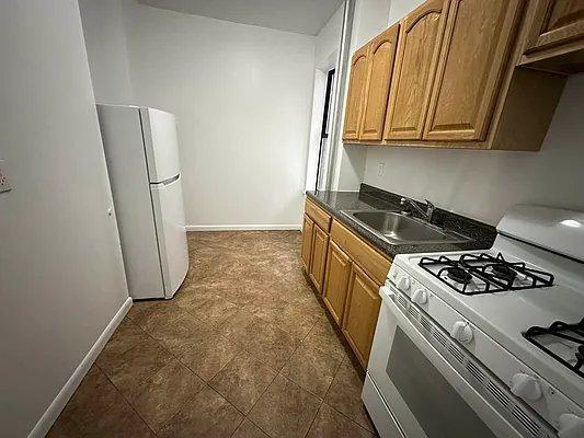 Primary Photo - 2 bedroom in Bronx NY 10465