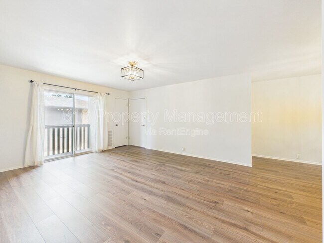 Building Photo - 439 W 104th St
