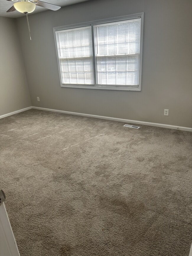 Building Photo - 127 Eaglewood Way