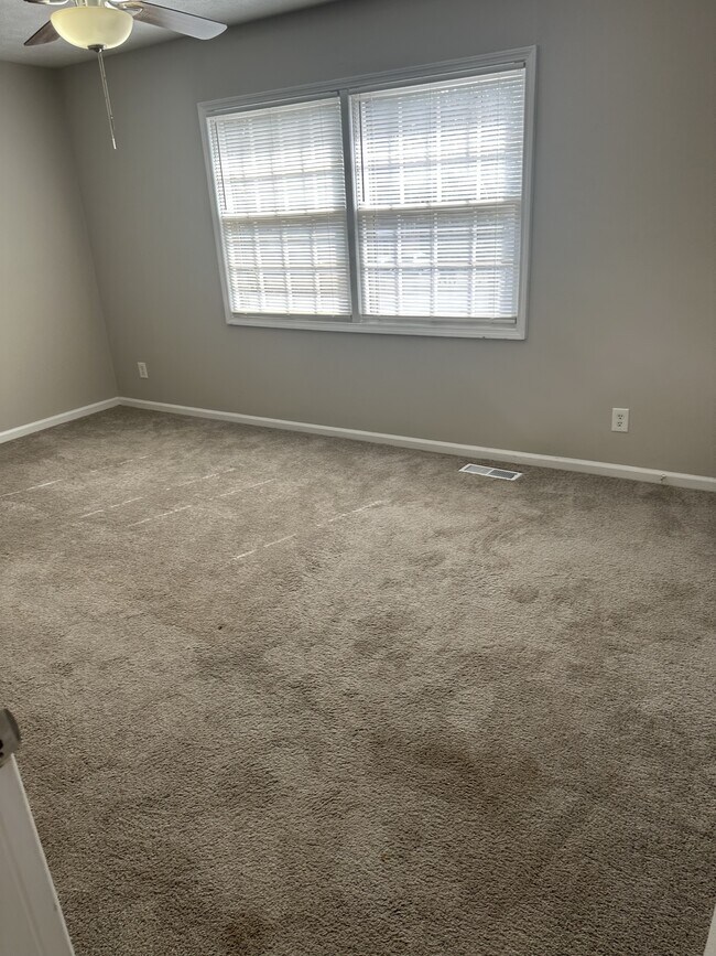 Foto del edificio - 127 Eaglewood Way