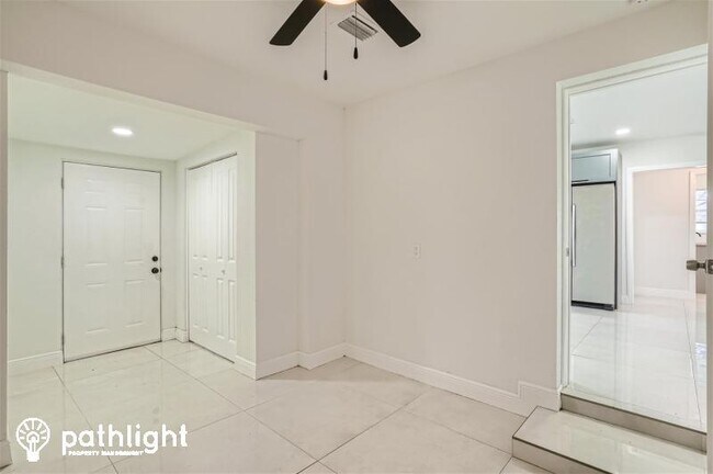 Foto del edificio - 4203 N Howard Avenue