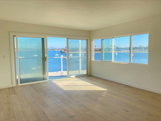 Building Photo - Live at the Bay All Year Round! SPACIOUS 3...