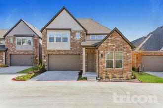 Building Photo - 310 Lincoln Cir