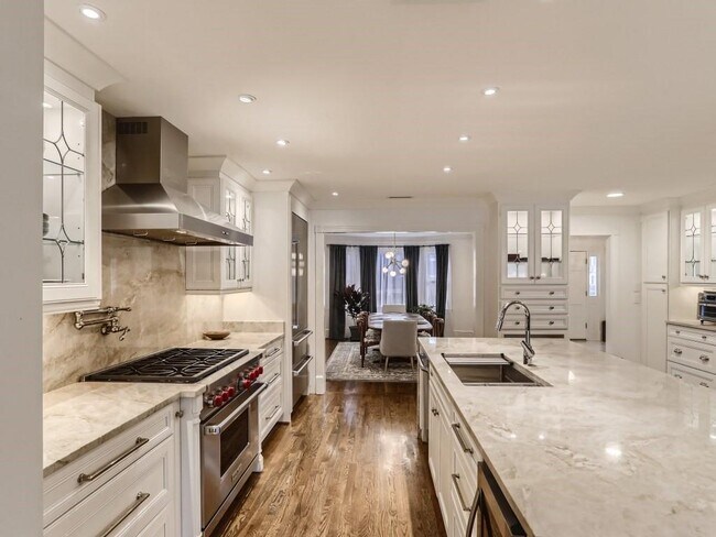 Foto del edificio - 5379 Trentham Dr