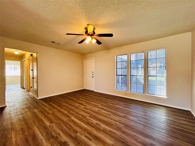 Building Photo - 12005 Charing Cross Rd