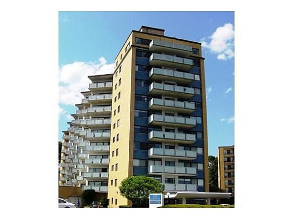 Building - 300 Lynn Shore Dr