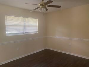 Foto del edificio - 348 Deerwood Ct
