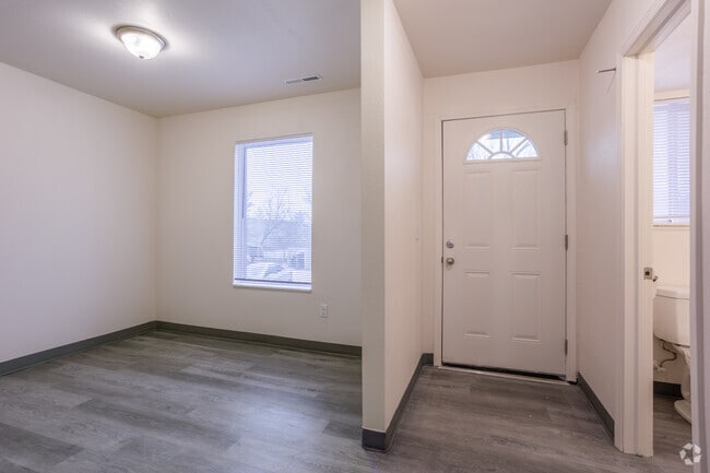 3BR, 2BA - 1,300SF - Dining Room - Arrowtree Apartments