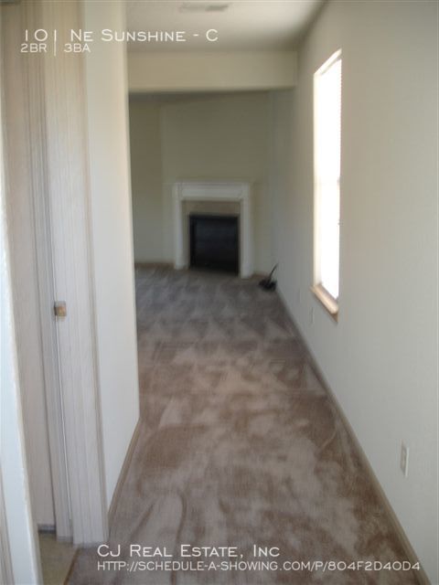 Building Photo - 101 Ne Sunshine-C