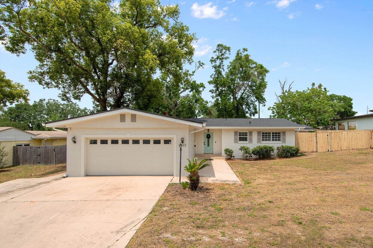 Primary Photo - 3 bedroom 2.5 bath pool home in Winter Par...