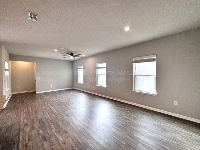 Foto del edificio - 5945 Glory Bower Dr