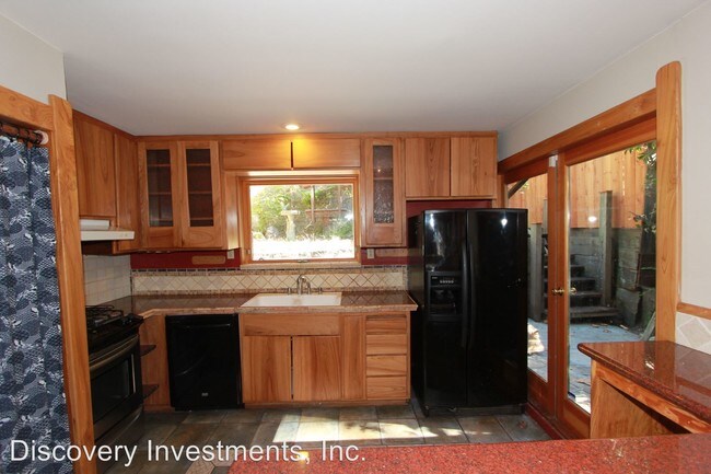 Foto del edificio - 6400 Pinehaven Rd