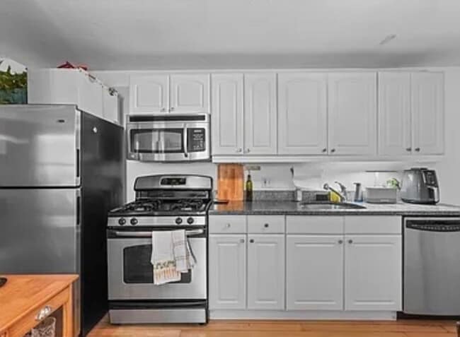 Building Photo - 148 W 3rd St