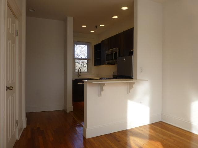 Building Photo - 191 Park Dr