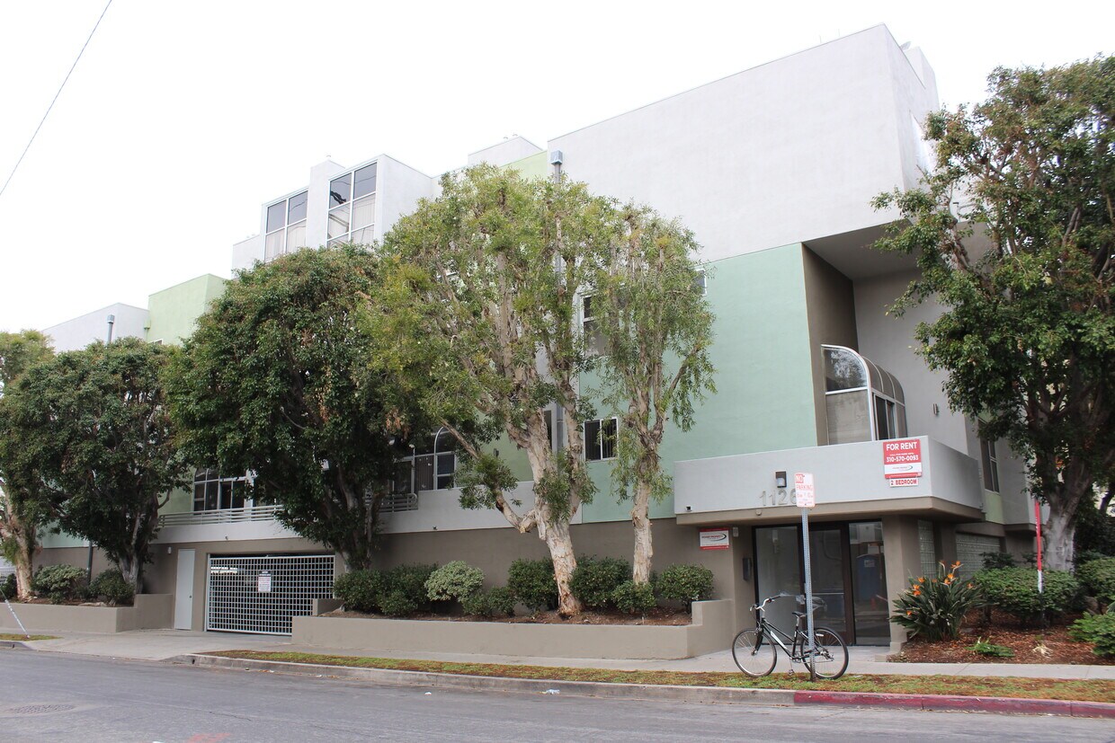 Primary Photo - 11263 Mississippi Ave