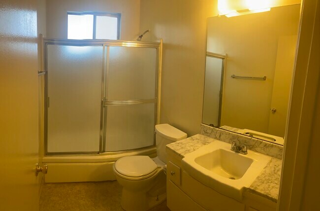 Second Bathroom - 3662 Keystone Ave