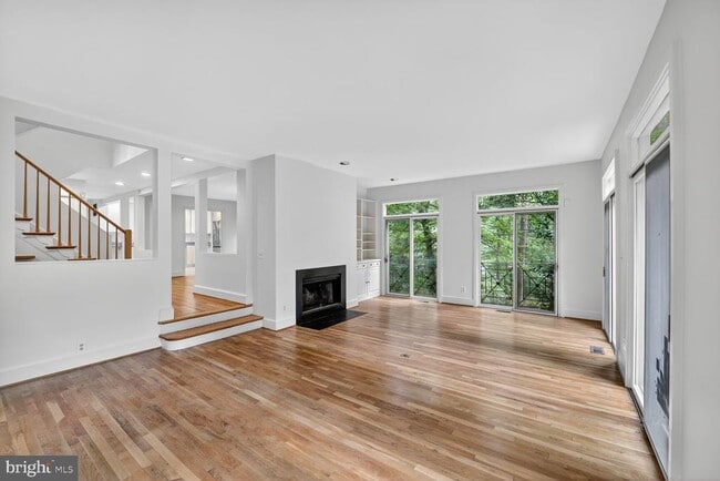 Foto del edificio - 4532 Broad Branch Rd NW