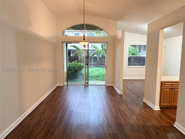 Building Photo - 5044 SW 139th Ave