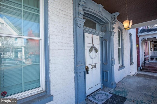 Building Photo - 301 W Martin St