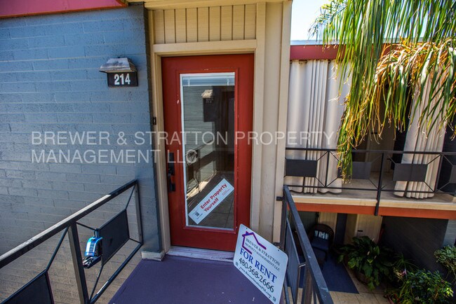 Building Photo - 1241 E Medlock Dr