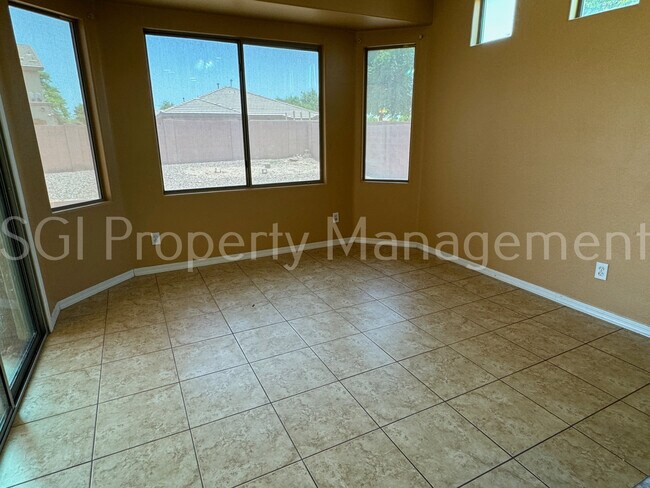 Foto del edificio - Casa Grande home ready for move in