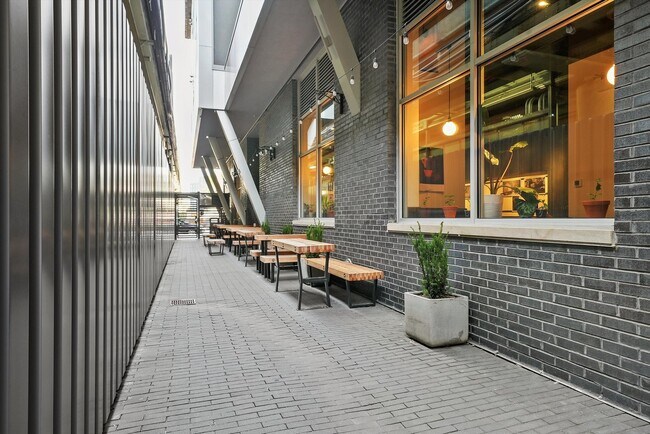 Foto del edificio - 941 W Belmont Ave