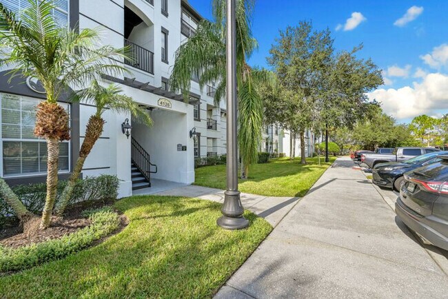 Building Photo - IS1-103 Lakefront unit - Near Major Attrac...