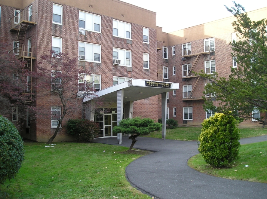 Foto del edificio - Round Oaks Apartments