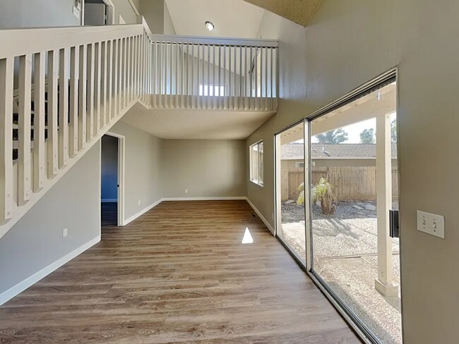 Foto del edificio - 715 Whispering Bay Ln