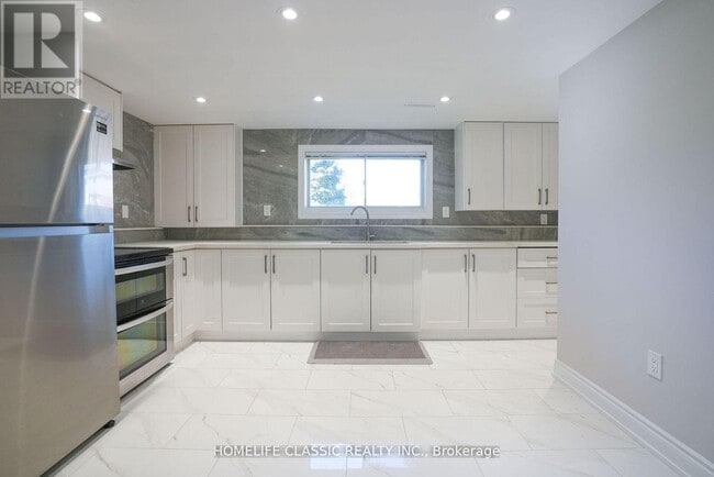 Building Photo - 100 Chaucer Crescent
