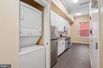 Building Photo - 1720 Sansom St