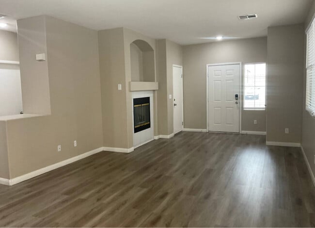 Building Photo - 5952 Hickory Nut Ave