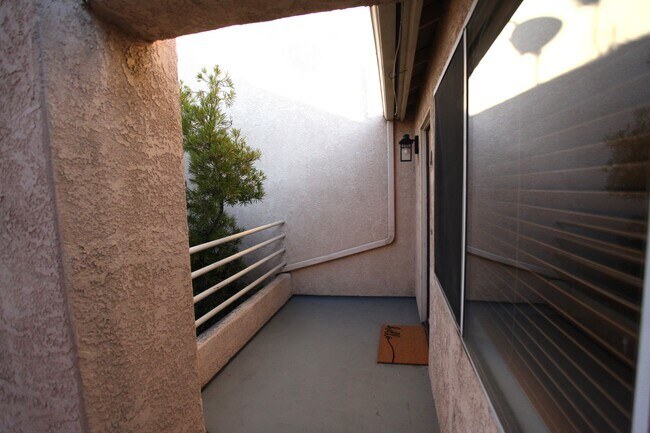 Foto del edificio - 11068 Sharp Ave
