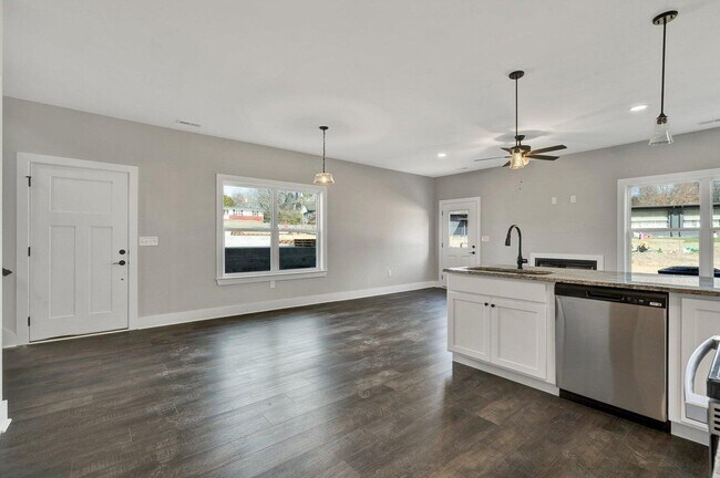 Building Photo - 164 McNabb Dr