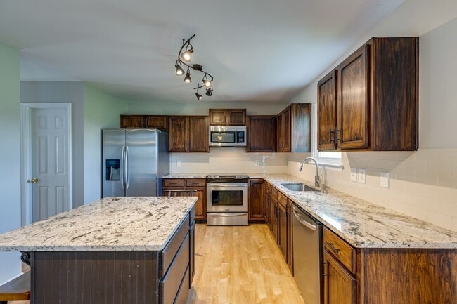 Building Photo - 4017 Cadence Dr