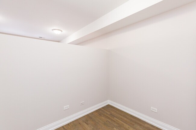 Foto del edificio - 4060 N Milwaukee Ave