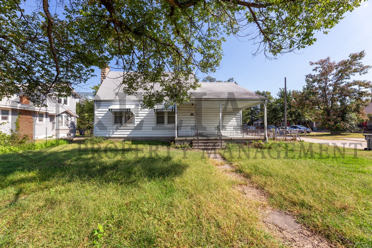 Primary Photo - 440 S Osage St