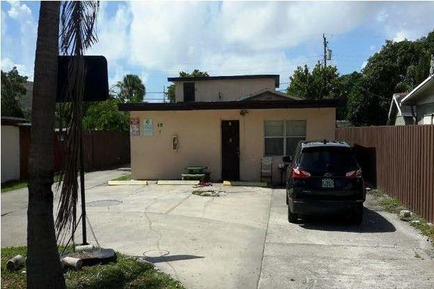 Foto principal - 610 NE 35th St