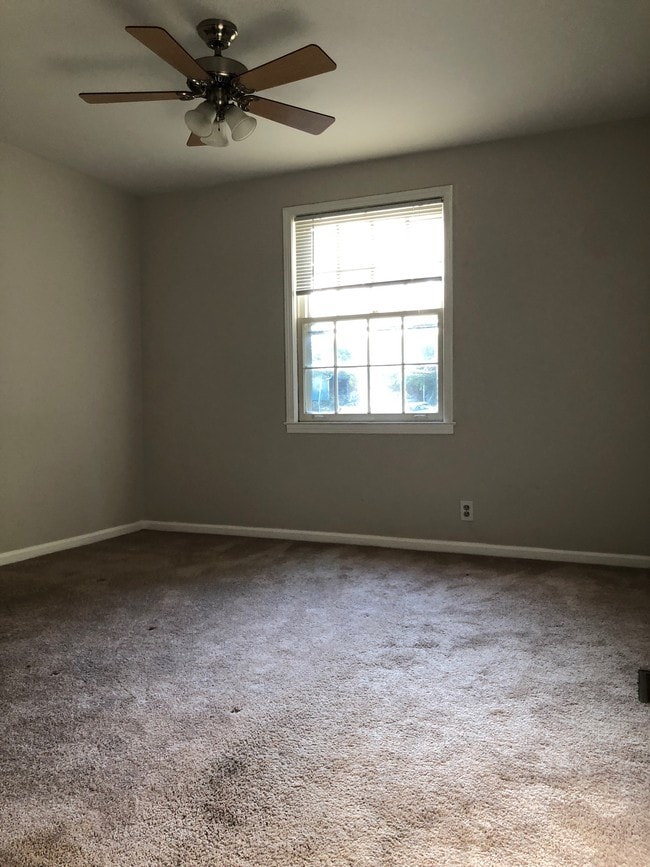 Foto del edificio - 2833 Hillside Dr