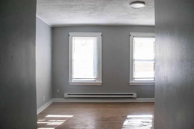 Building Photo - 105 Scranton St