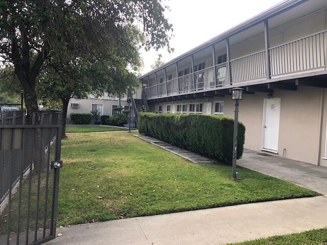 Primary Photo - 10110 Camarillo Plz