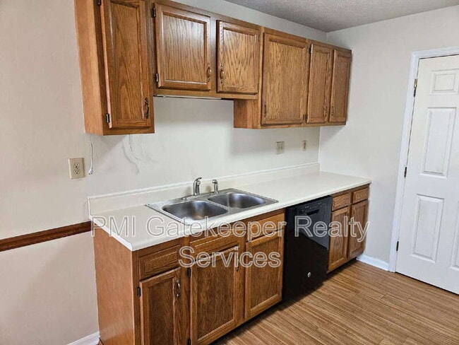 Building Photo - 5385 Camelot Dr