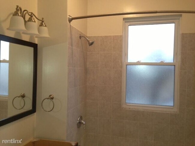 Building Photo - 1 br, 1 bath Apartment - 6437 S Evans Ave