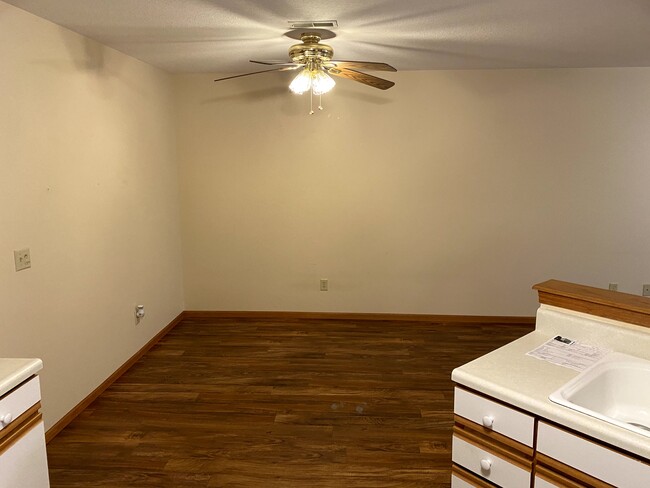 Building Photo - 3804 Creek Hill Dr