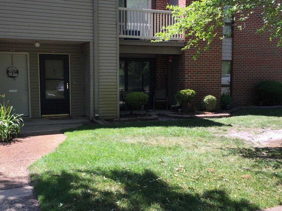 Primary Photo - 604 Meadowbrook Dr