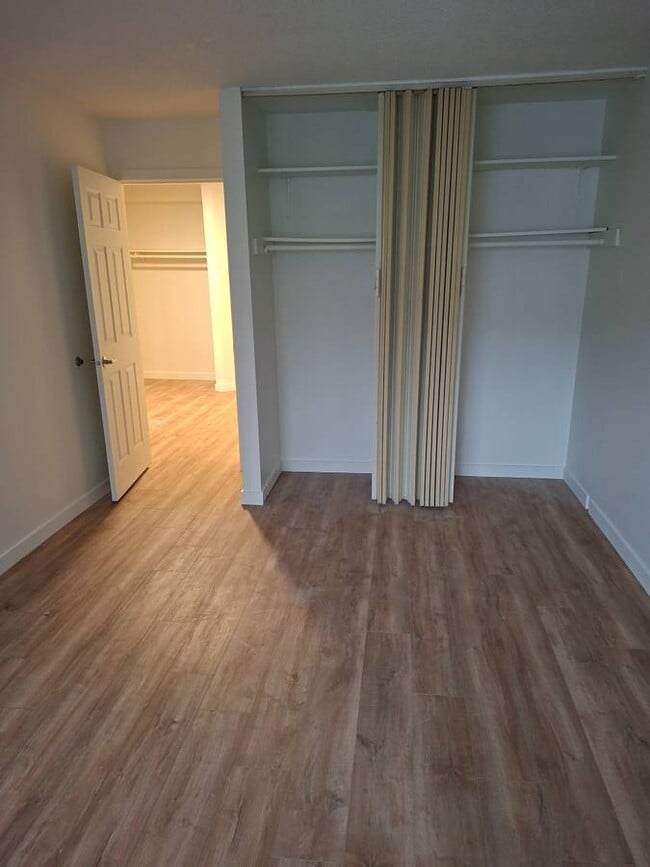 Building Photo - 1320 King Albert Ave