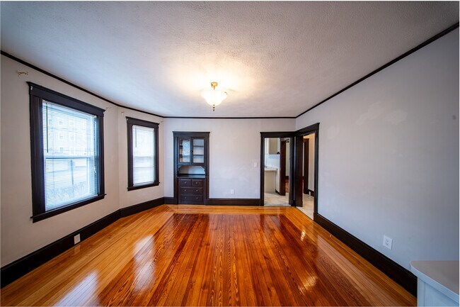 Building Photo - 489 Medford St