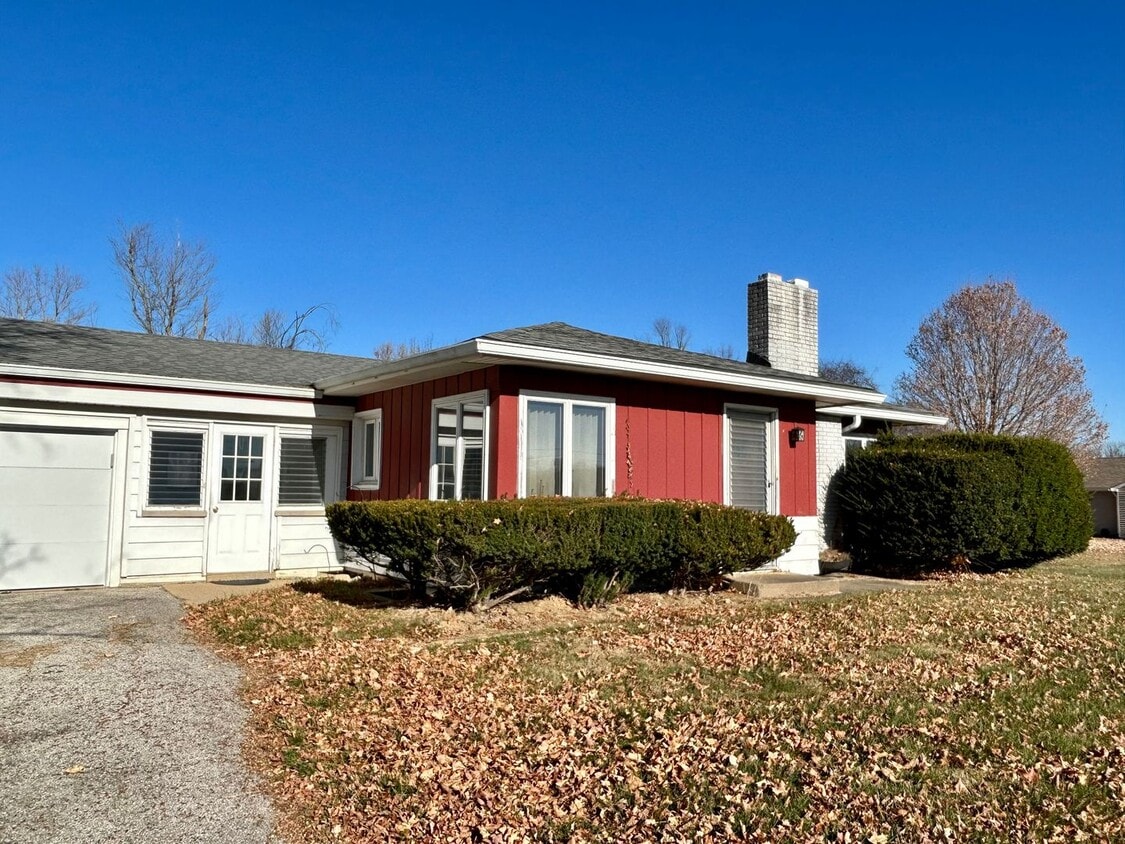 Primary Photo - Charming Country Home